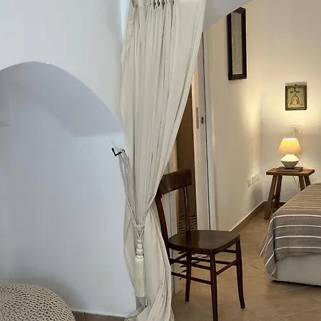 Bed & Breakfast Dimora Santa Domenica 3*